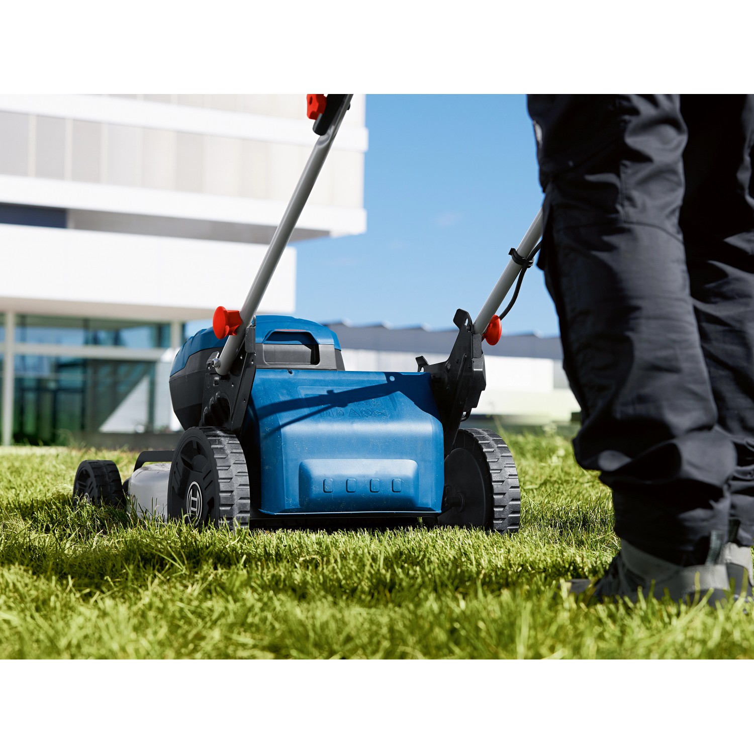 Bosch Professional AkkuRasenmäher GRA 18V246 Solo bei OBI