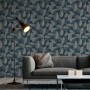 Dunkelblaue Vliestapete mit Blättermuster im skandinavischen Stil für Wohn- und Schlafzimmer.