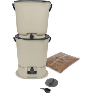 Skaza Biomülleimer Bokashi Essential 2er Set in Cremeweiß mit Zubehör, ideal für die Kompostierung in der Küche.