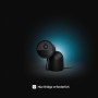 Schwarze Philips Hue Secure Kamera mit Standfuß für Innen- und Außenbereich.