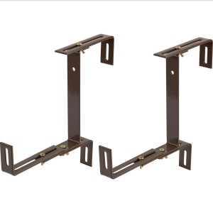 Zwei braune, verstellbare Balkonkastenhalter für extra starken Halt.