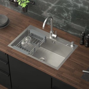 ML-Design Edelstahl Spülbecken 68x45 cm mit Abtropfkorb und Seifenspender.