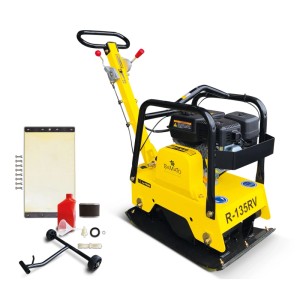 Gelbe BAMATO Rüttelplatte R-135RV mit Vor- und Rücklauf, Gummimatte und Fahrwerk für Baumaschinen.