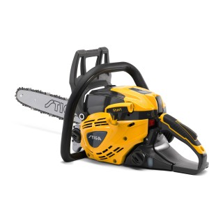 Gelbe Stiga Benzin-Kettensäge CS 540 mit 35 cm Schwert für Sägearbeiten.