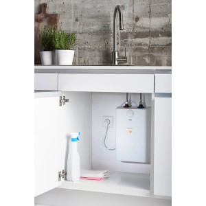 AEG Kleinspeicher U5 Untertischgerät im Spülenschrank. Warmwasserspeicher mit 5 Liter Volumen.