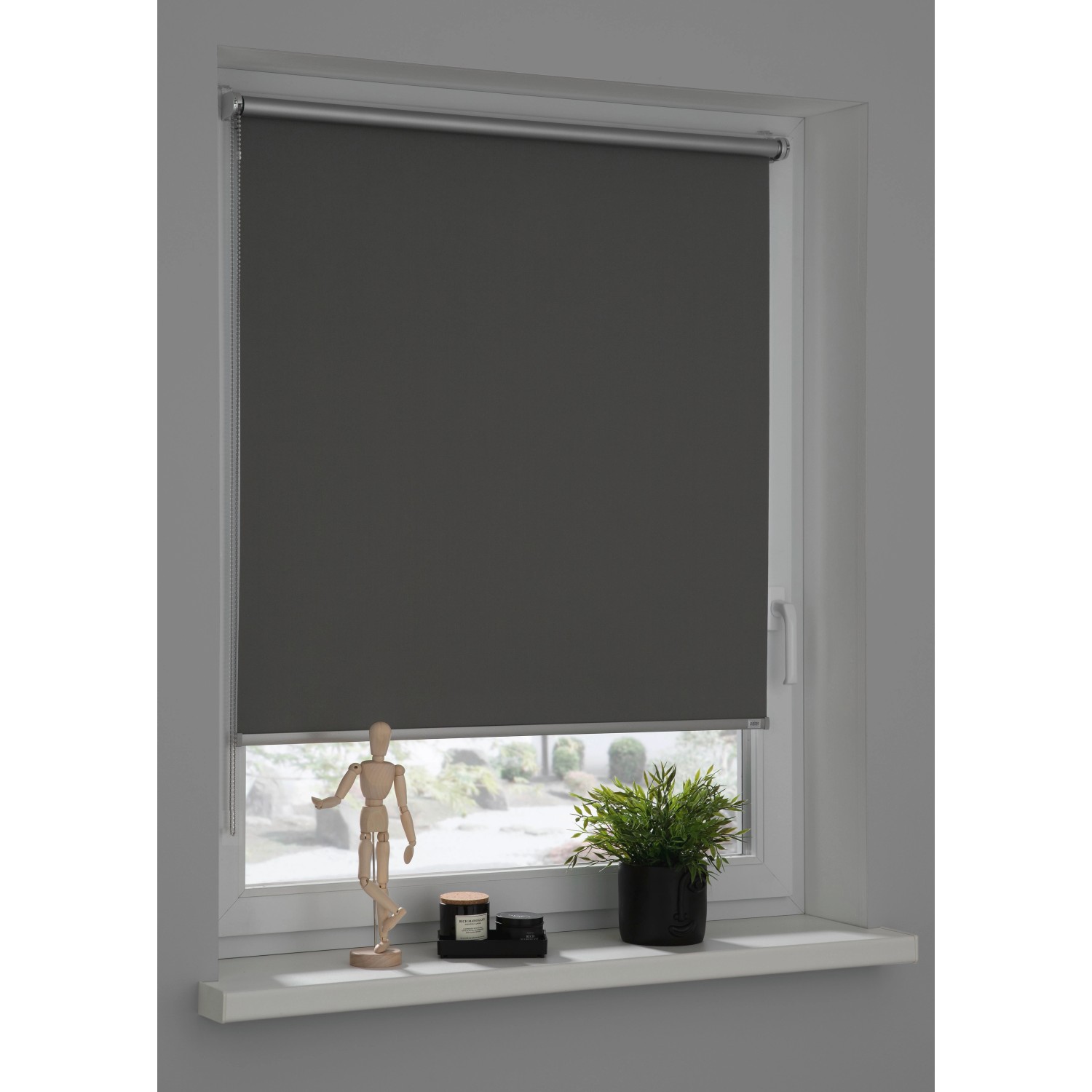 Schöner Wohnen Thermo-Rollo Martha, 45x150 cm, anthrazit, am Fenster montiert.