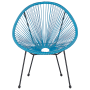 Blauer Cocktailsessel mit schwarzem Stahlgestell, ideal für Garten und Balkon.