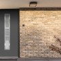 Anthrazitfarbene Haustür Thermospace Köln Prime (100x210 cm) mit Glaseinsatz und Edelstahlgriff.