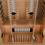 Innenansicht der Artsauna Infrarotkabine Kiruna130 Premium aus hellem Hemlock-Holz.