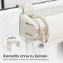 Detailaufnahme: Beige Seitenzugrollo mit Klemmträger zur Montage ohne Bohren am Fensterrahmen.