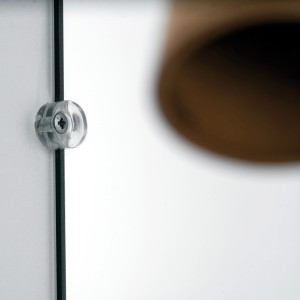 Detailaufnahme: Spiegel-Baupaket mit Halterung für Glastüren/Schiebetüren.