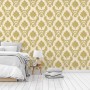 Barock Tapete Jacopo in Creme und Gold mit Ornamenten im Schlafzimmer.