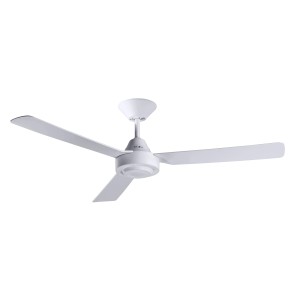 Weißer BEACON Deckenventilator Bayside Calypso mit drei Flügeln und Wandschalter.