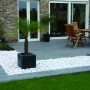 Gartengestaltung mit weißem Marmorkies Carrara (40-60 mm) als Zierkies auf Terrasse.