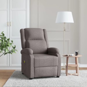 Taupefarbener Ohrensessel mit Massagefunktion aus Stoff im Wohnzimmer.
