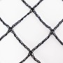 Detailaufnahme eines schwarzen Teichnetzes (Aquagart) mit quadratischen Maschen. Ideal als Laubschutz und Vogelschutz.