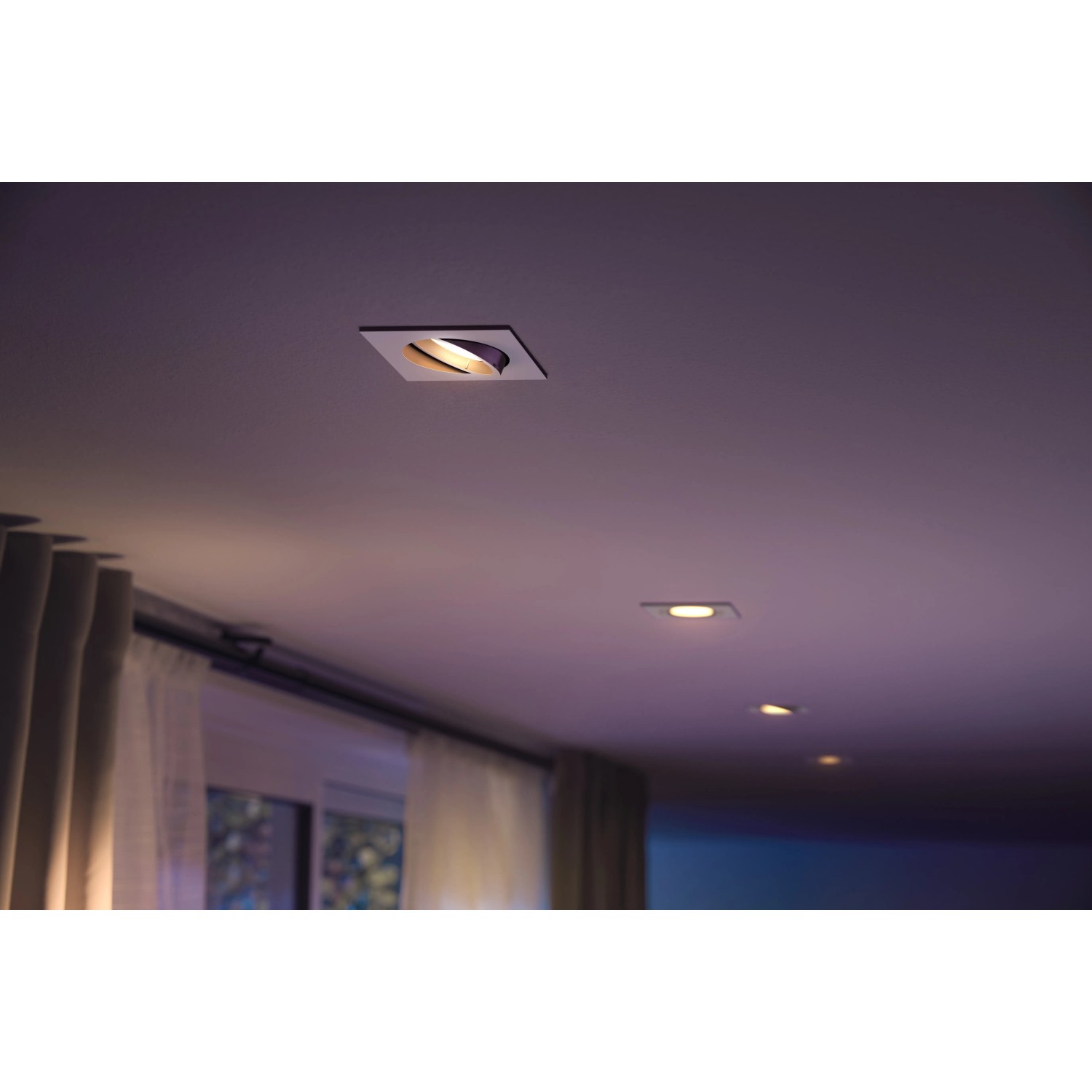 Philips Hue Centura LED-Einbauspot, eckig, weiß, mit Farbwechsel für stimmungsvolle Beleuchtung.