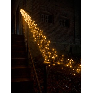 Konstsmide Micro LED Büschellichterkette mit bernsteinfarbenen LEDs für Innen- und Außenbereich.