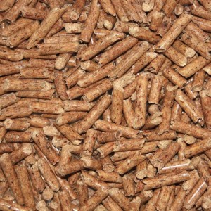 Braune, zylindrische Holzpellets. Effizienter Brennstoff für Heizsysteme.
