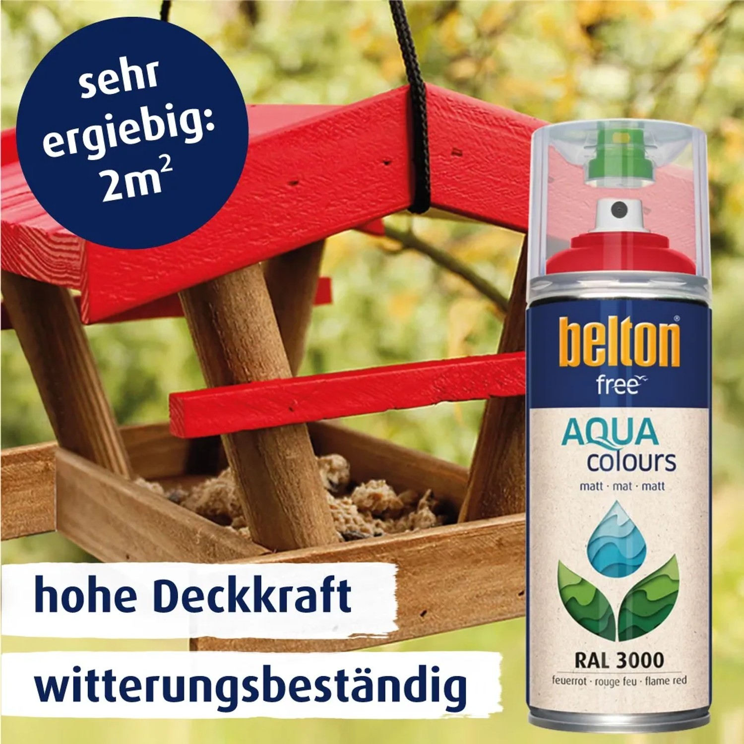 Belton Free AQUAcolours Buntlack RAL 3000 Feuerrot matt, mit rot lackiertem Vogelhaus im Hintergrund.