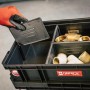 Schwarzer PROREGAL QBRICK Werkzeugkasten mit Fächern und Kleinteilen.