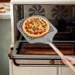 Relaxdays Pizzaschieber Aluminium Eichenholz Silber Perforiert Längenverstellbar 132 cm x 30,5 cm 0,8 kg