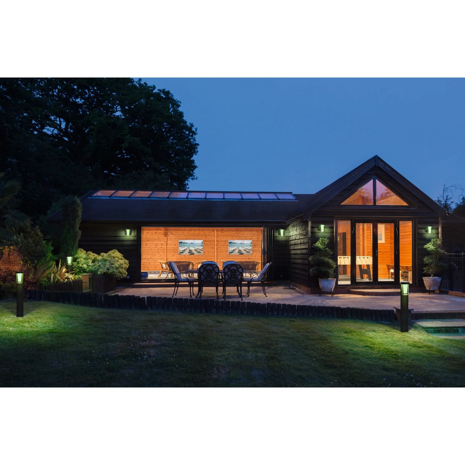 Ledvance Smart+ Cascade Multicolor LED-Gartenleuchte (80cm) beleuchtet Terrasse und Garten.