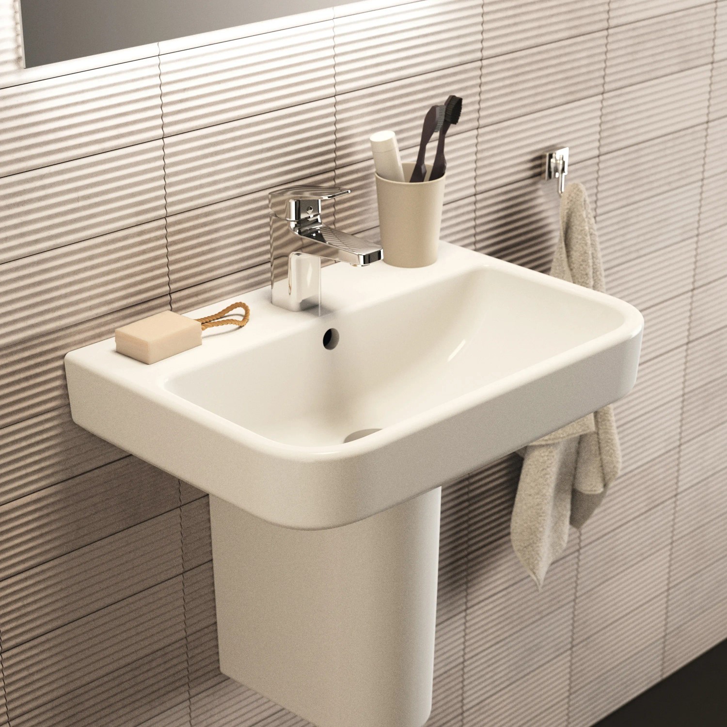 Ideal Standard i.life S Handwaschbecken, 55 cm, Weiß, mit Armatur, Seife und Handtuch.
