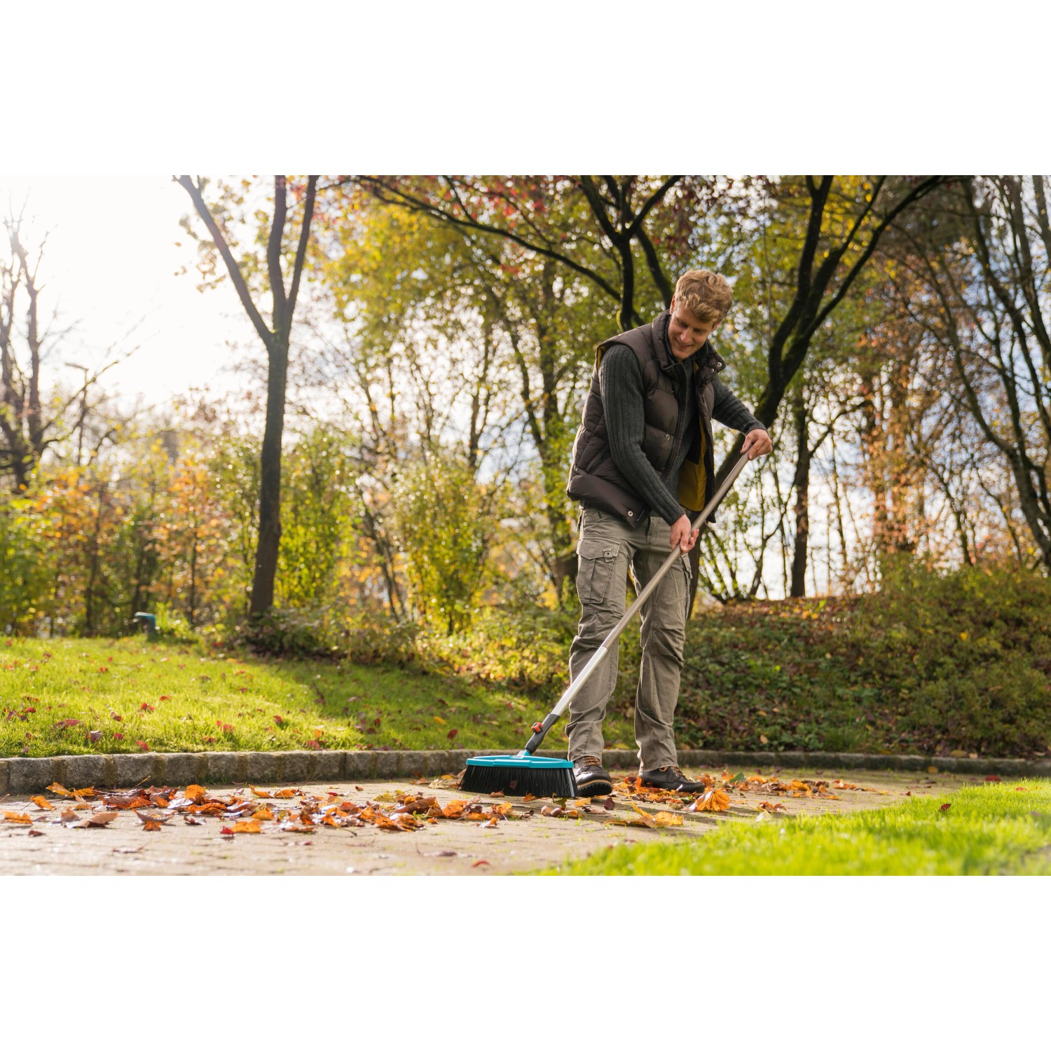 Gardena CombisystemKomplettangebot mit Besen, Rechen und Stiel kaufen