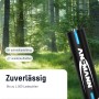 ANSMANN Mignon AA Akku, schwarz mit blauen Akzenten, im Gras. Wiederaufladbar, schnellladefähig, hohe Kapazität für Geräte.