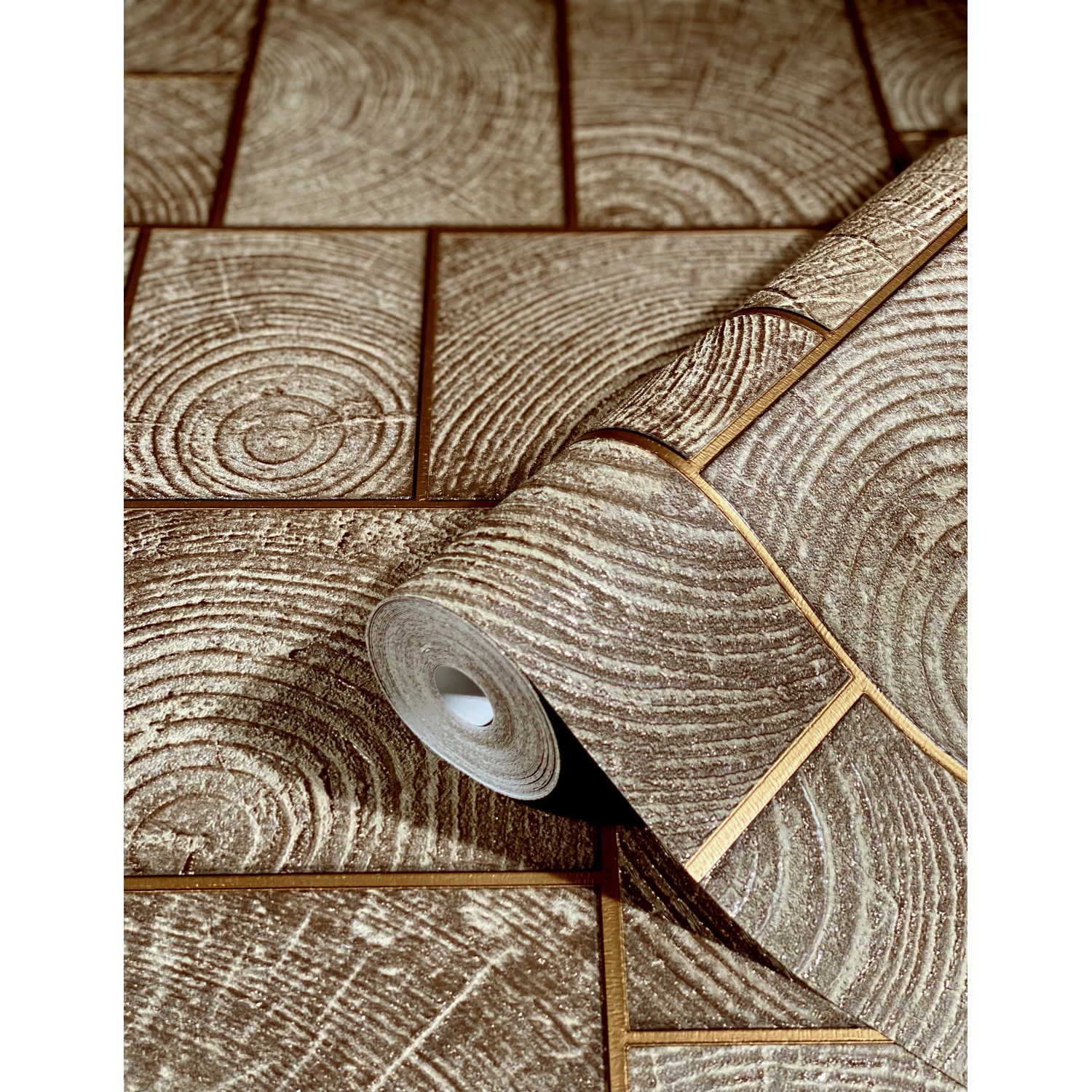 Marburg Vliestapete Natural Opulence in Braun mit Fliesenoptik und Holzstruktur.