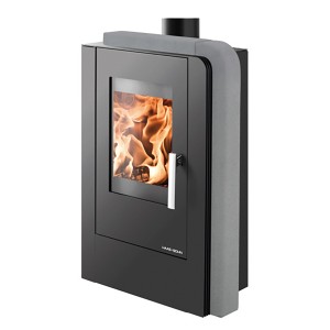 Schwarzer Haas+Sohn Aruba Kaminofen (6 kW) mit Stahlverkleidung und Sichtfenster.