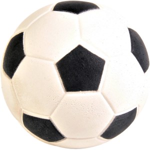 Trixie Spielball aus Moosgummi, schwimmfähig, Ø 6 cm, Fußball-Design.