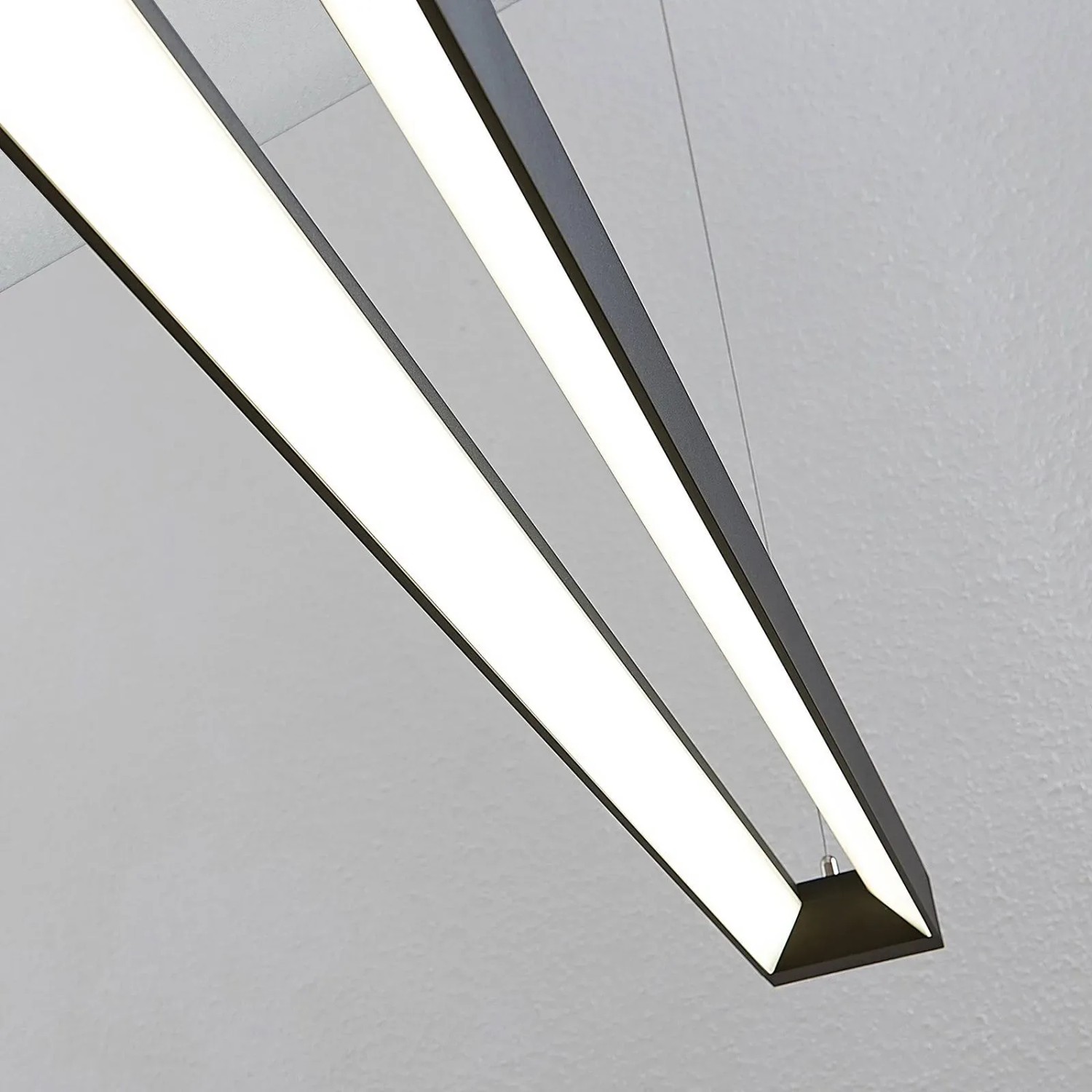 Moderne, schwarze Arcchio LED Büroleuchte Cuna aus Aluminium für Arbeitszimmer.