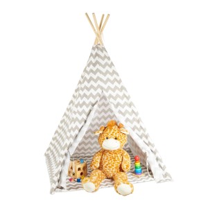 Weiß-graues Relaxdays Tipi Zelt aus Leinen und Holz, mit Spielzeug dekoriert.