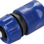 Blauer Schlauchverbinder aus dem LUX-TOOLS Gartenbrausen-Set Classic.