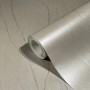 Rolle Marburg Vliestapete Uni Crushed-Optik Platin mit Streifenmuster.
