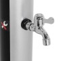 Detailaufnahme: Verchromter Wasserhahn an ML-Design Solardusche, silber-schwarz.