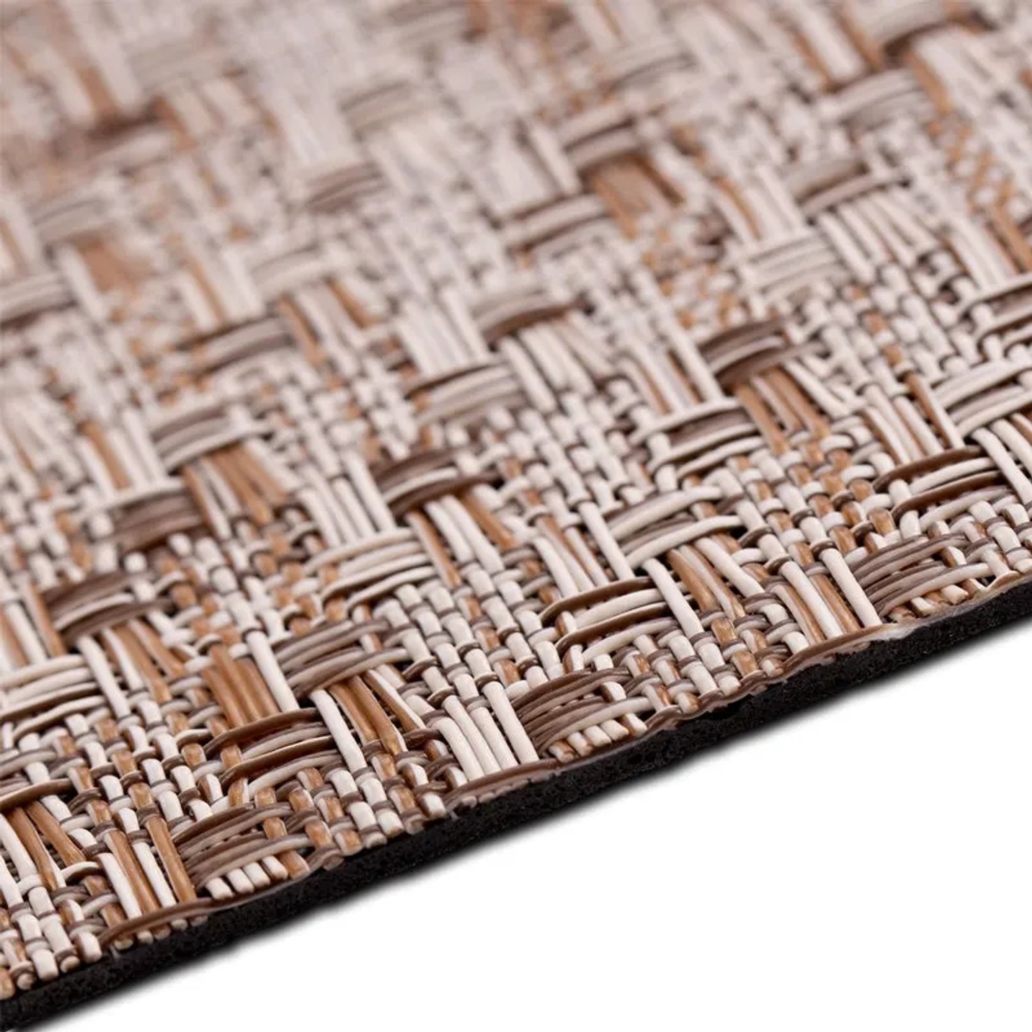 Detailansicht des wetterfesten Outdoor Teppichs Trani in Flechtoptik für Terrasse und Garten.