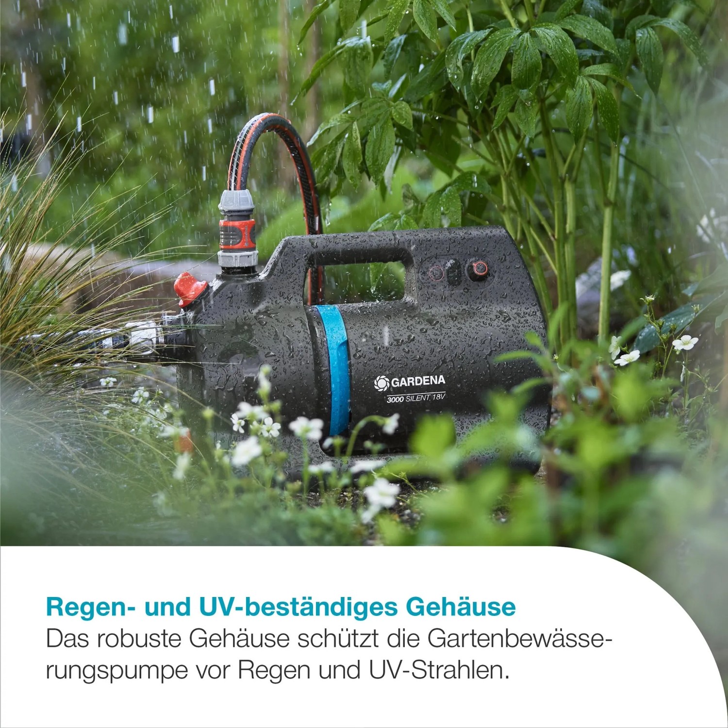 Gardena Akku-Gartenpumpe 3000 Silent 18V im Garten unter Regen. Elektro-Pumpe mit Schlauch.
