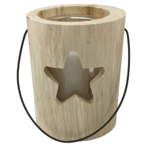 Windlicht aus Holzstamm im Nordic-Style mit Glas und Stern-Motiv, ca. 15 cm hoch.