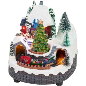 Weihnachtsdorf mit fahrendem, beleuchtetem Zug, Häusern und Bäumen. Mehrfarbige Weihnachtsdekoration aus Kunststoff.