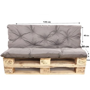 Graues Palettenkissen Set mit Sitz- und Rückenkissen auf Holzpalette, 120x60x40cm, für Garten & Terrasse.
