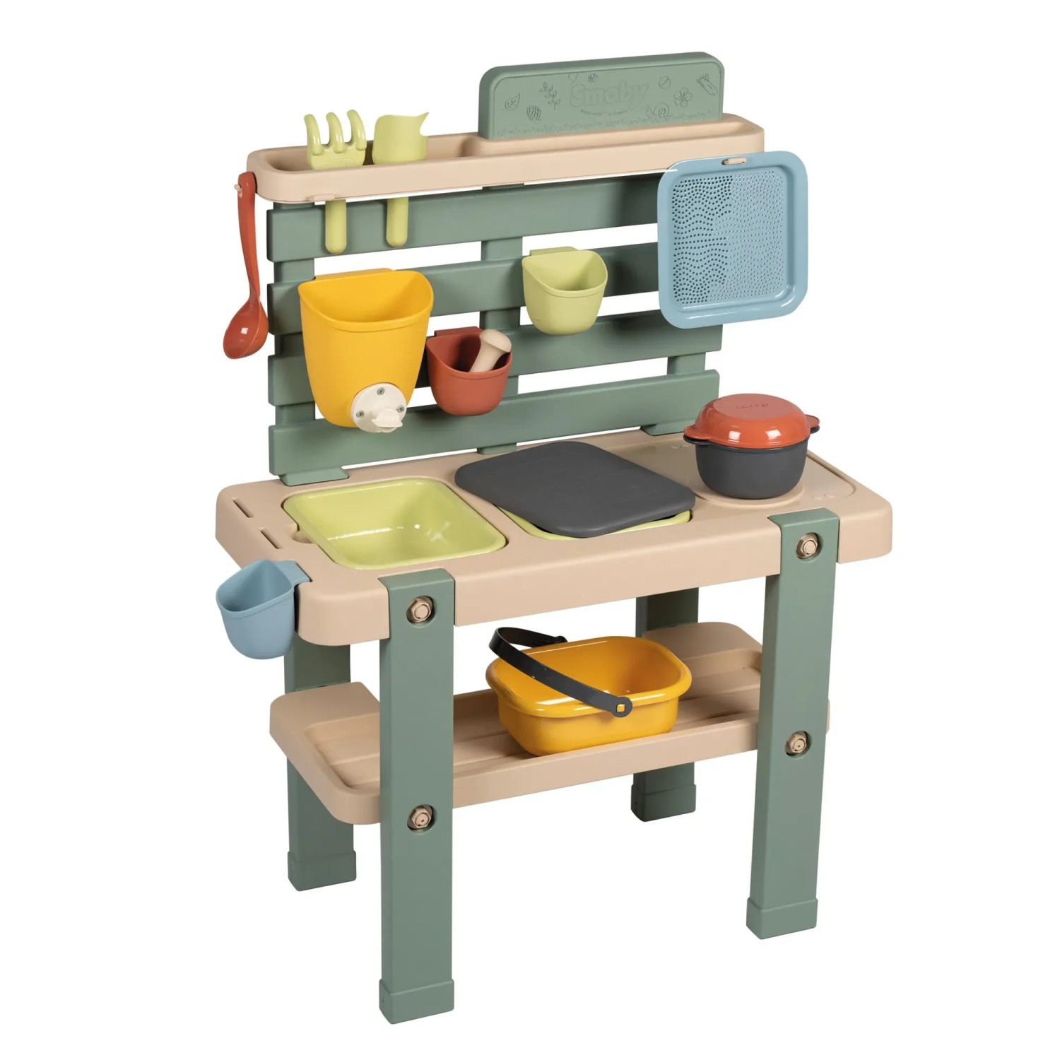 Bunte Smoby Matschküche Life mit Zubehör, ideal für kreatives Spielen im Garten.