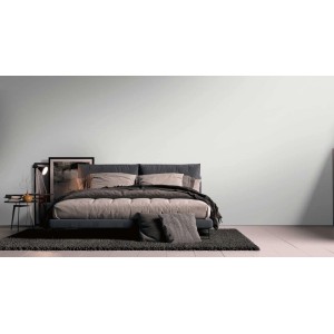 Schlafzimmer mit weißer Uni-Tapete von Livingwalls, AS-392163, für eine moderne Wandgestaltung.