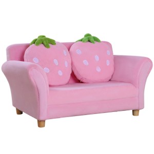 Rosa HOMCOM Kindersofa im Erdbeer-Design mit zwei Erdbeerkissen.