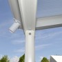 Detailansicht der weißen Home Deluxe Terrassenüberdachung Solis mit Regenablauf.