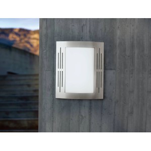 Moderne Eglo City Außenwandleuchte aus Edelstahl mit Längsschlitz-Design, 26x23,5 cm.