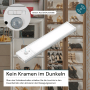 LUXULA LED Unterbauleuchte Akku, silberne Schrankleuchte mit Bewegungsmelder vor Kleiderschrank.