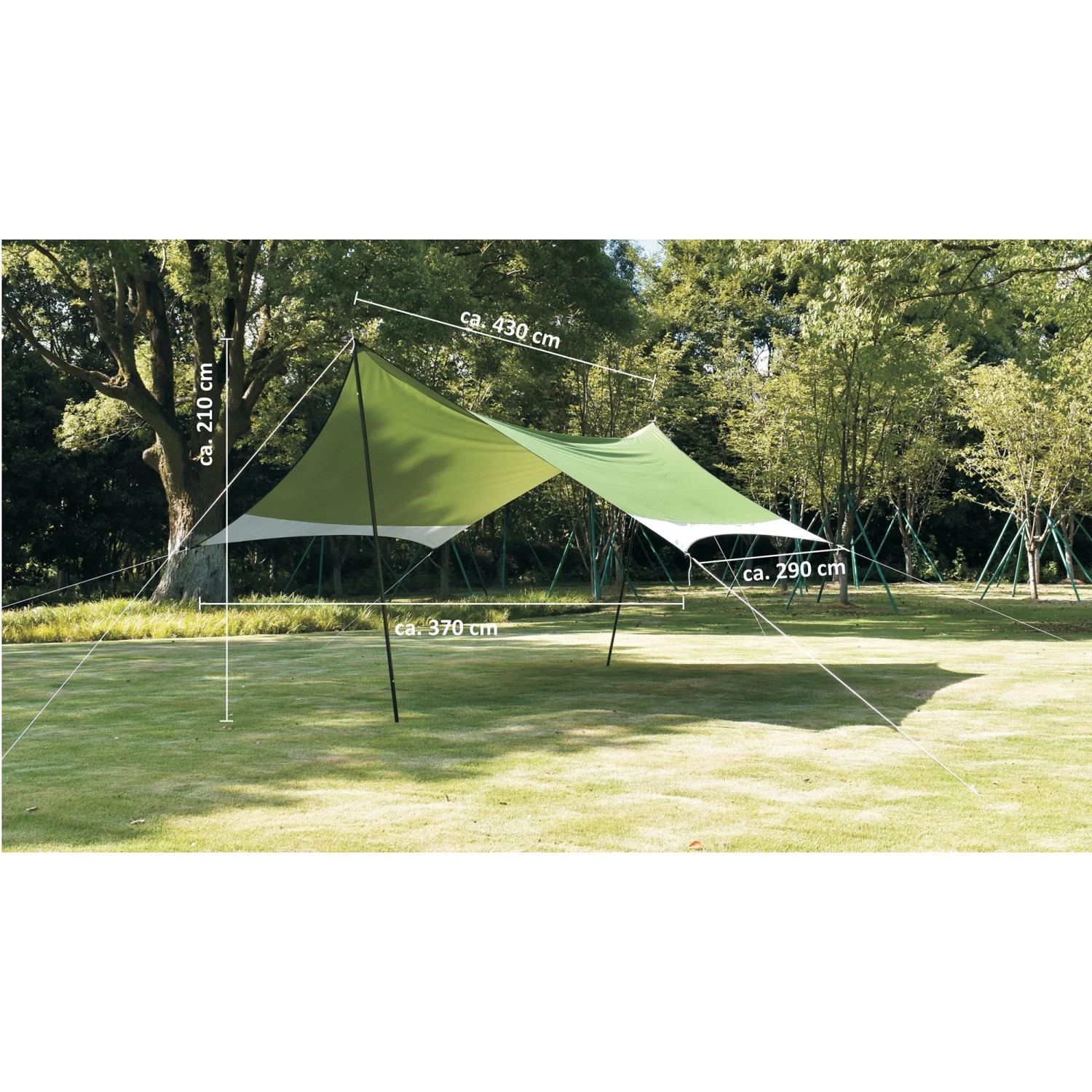 Leco Zeltplane 430x370 cm, grün-weiß, auf Rasen aufgebaut. Sonnensegel mit Stahlgestell und Tragetasche.